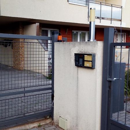 Cool & Pool Apartman Apartment Balatonfured Bagian luar foto