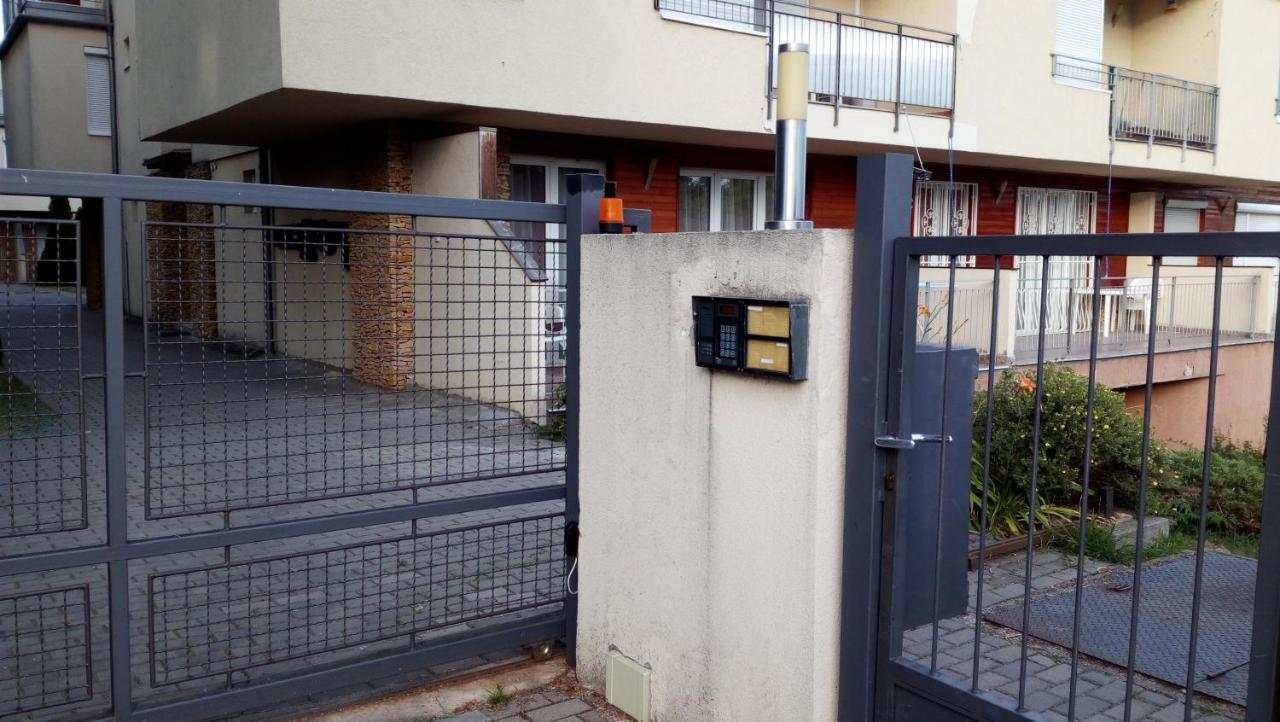 Cool & Pool Apartman Apartment Balatonfured Bagian luar foto