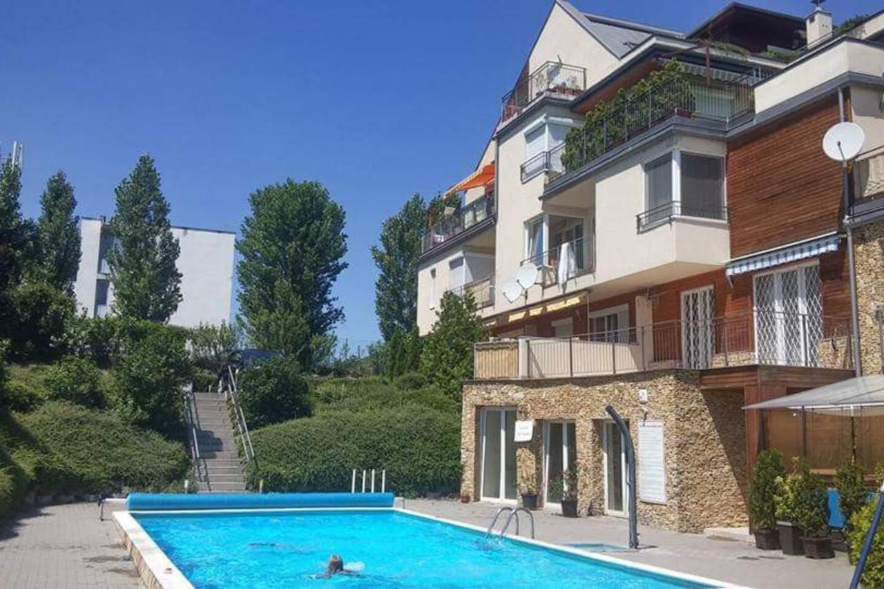 Cool & Pool Apartman Apartment Balatonfured Bagian luar foto