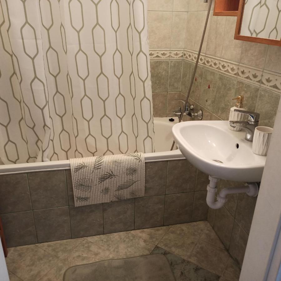 Cool & Pool Apartman Apartment Balatonfured Bagian luar foto